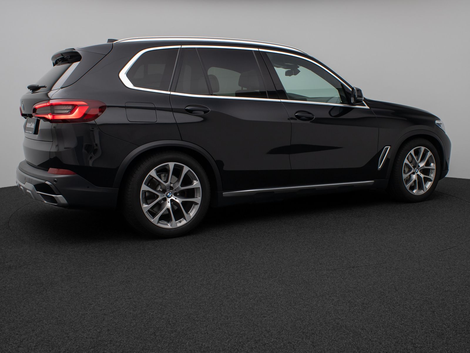 Fahrzeugabbildung BMW X5 xD45e XLine Panorama DAB H/K SoftCL AHK Sport
