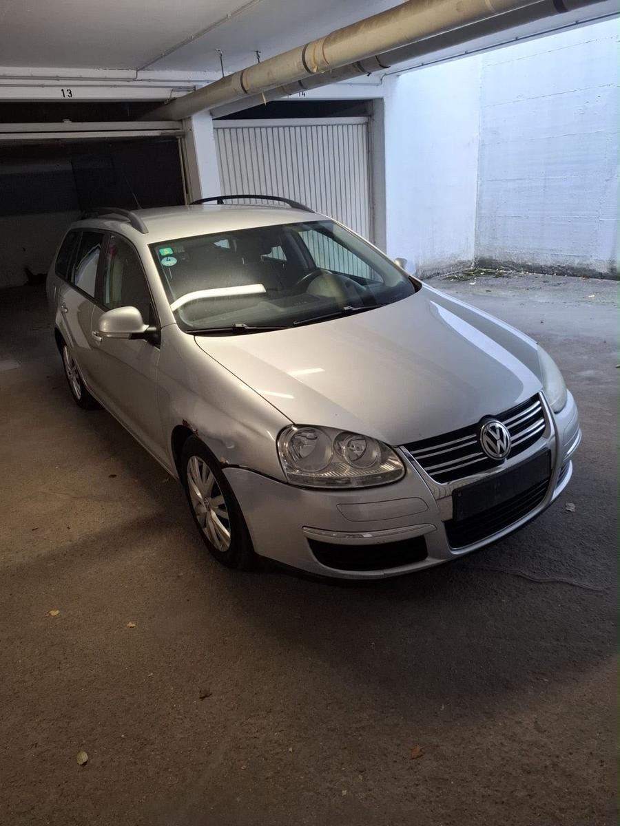 Volkswagen Golf 2012 — вигляд ззаду