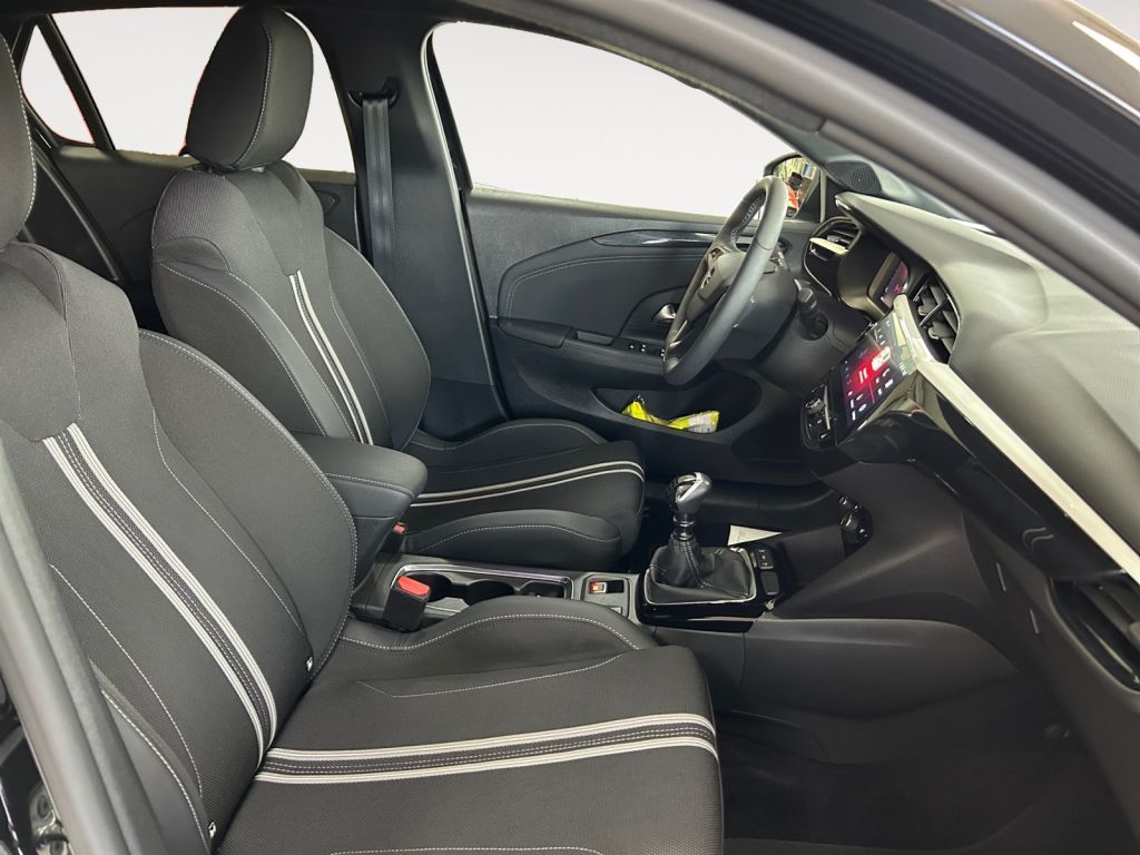 Fahrzeugabbildung Opel Corsa 1.2 GS Navi Sitz/Lenkradheizung PDC LED