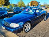 Mercedes-Benz SL 500 Traumzustand - blaue Mercedes-Benz SL 500