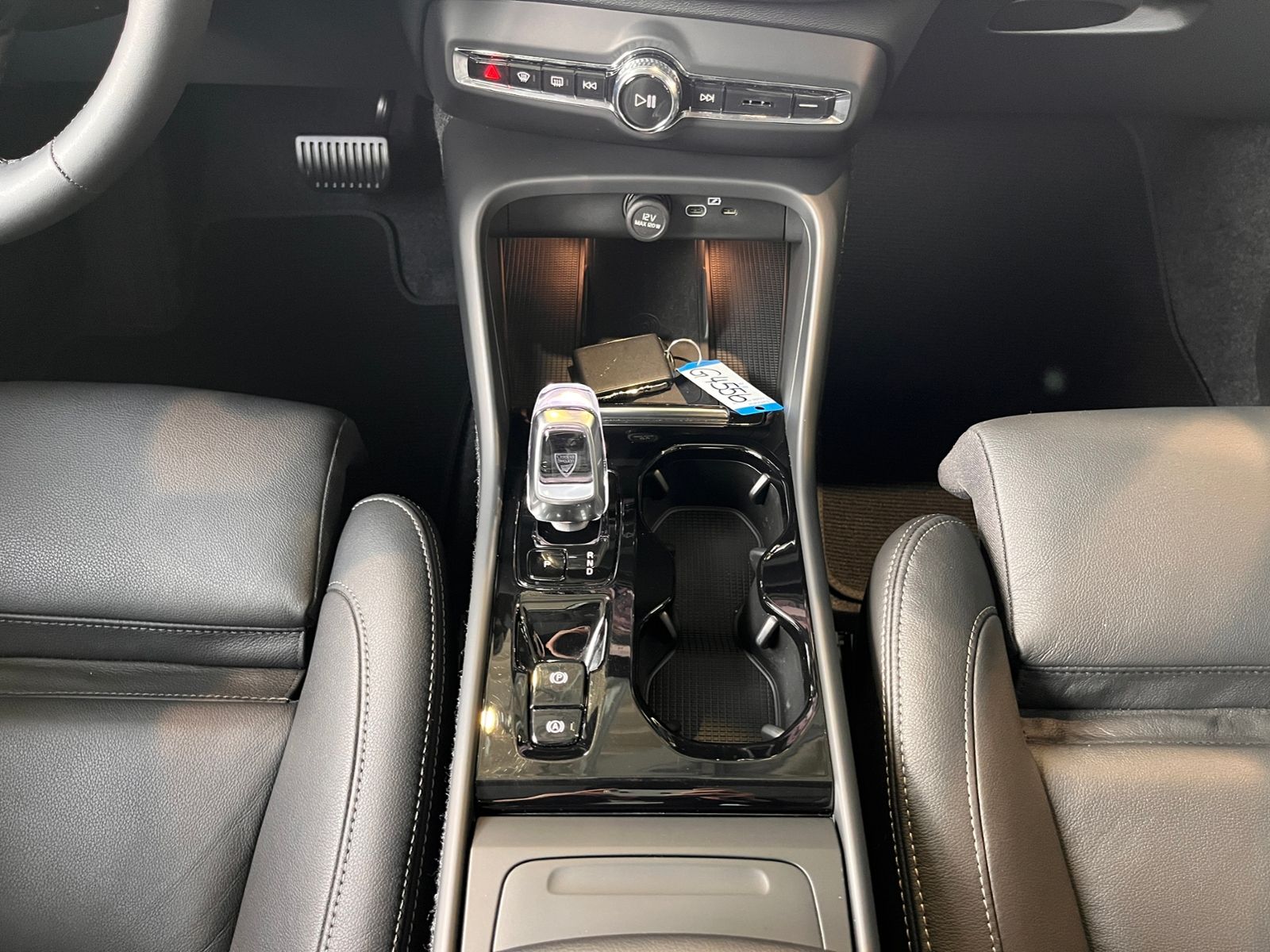 Fahrzeugabbildung Volvo XC40 Ultra Dark PANO AHK 21" 360° KAM