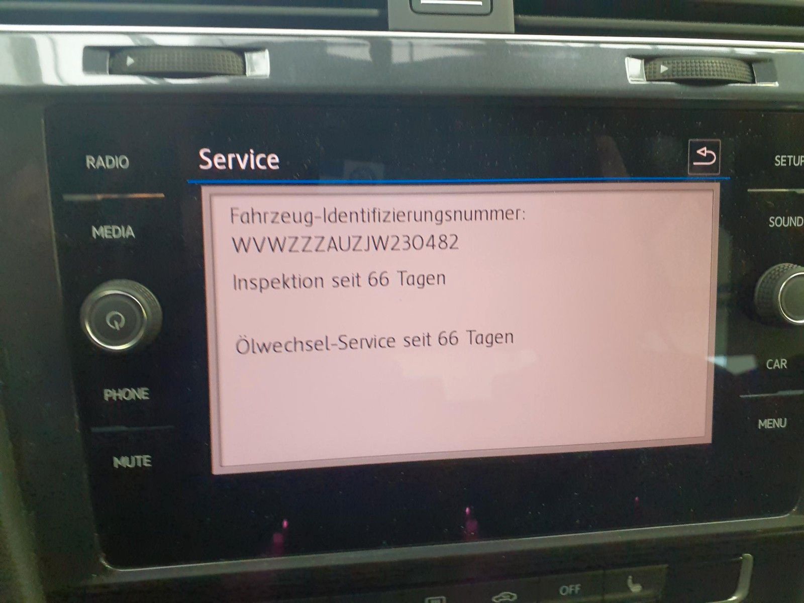 Fahrzeugabbildung Volkswagen Golf VII LIM. SITZH. TELVOR 8-FACH 4T. PDC 1.HD