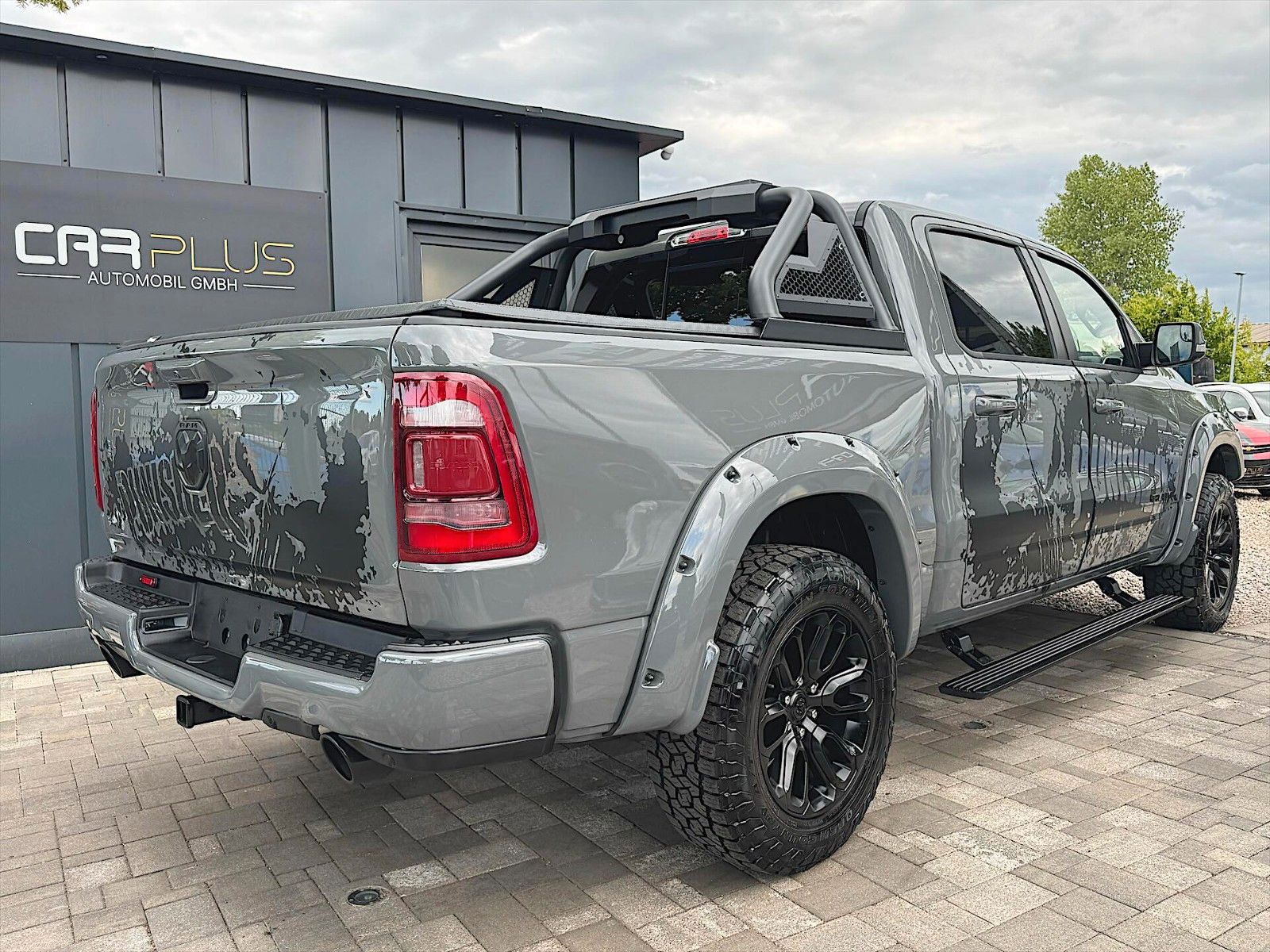 Fahrzeugabbildung Dodge RAM 5.7 V8 LARAMIE PUNISHER Offroad  4x4 *Pano*