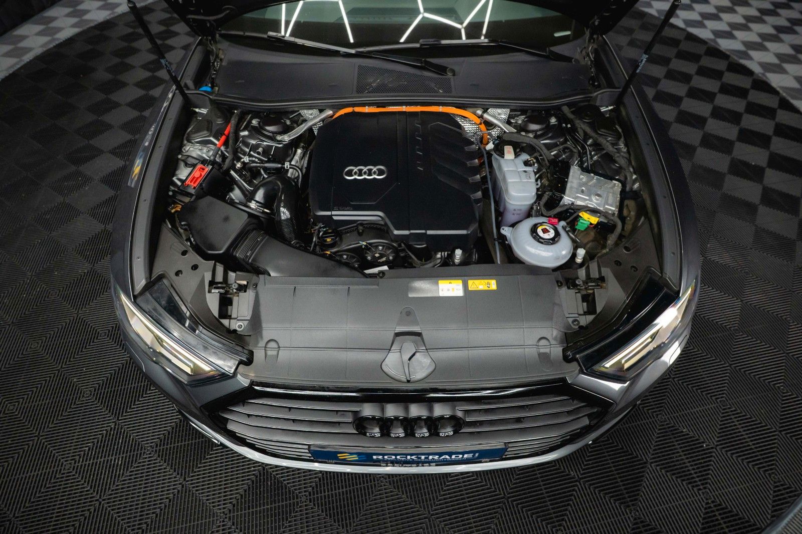 Fahrzeugabbildung Audi A6 Avant 55 TFSIe quattro S-Line Sport *LED*B&O*