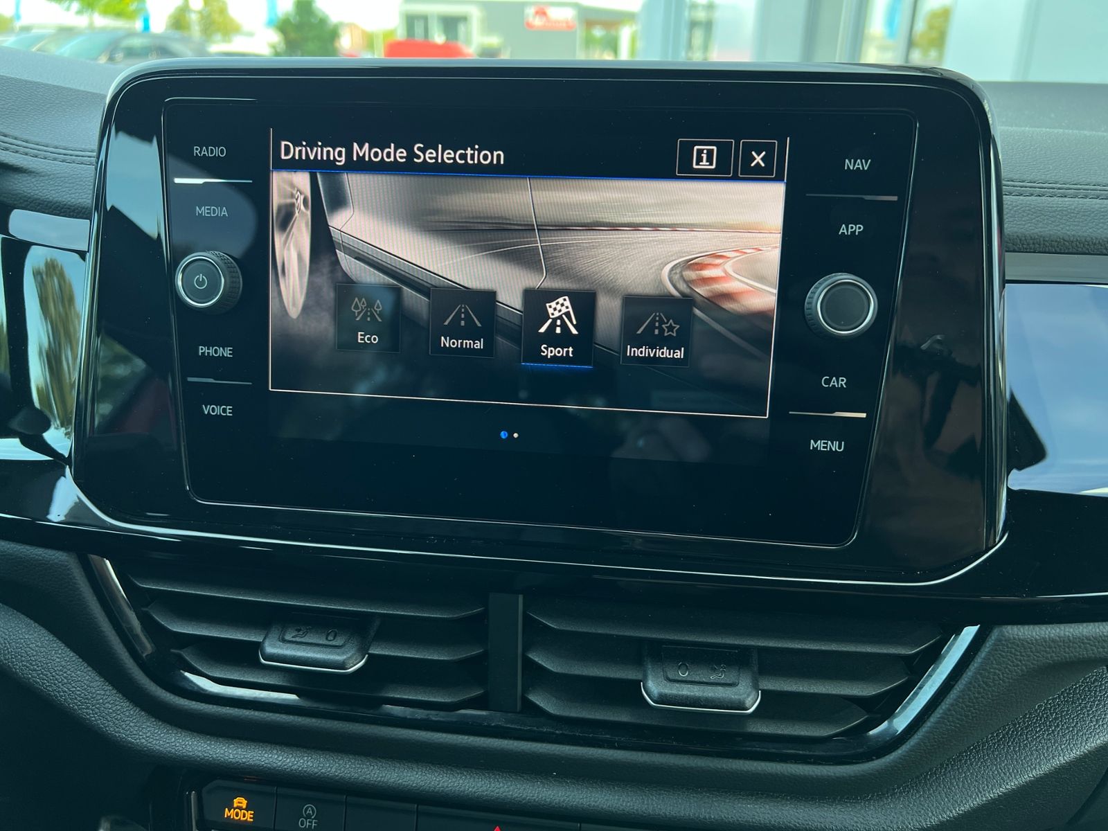 Fahrzeugabbildung Volkswagen T-Roc R-Line 1.5 TSI DSG *Black Style, AHK, LED,