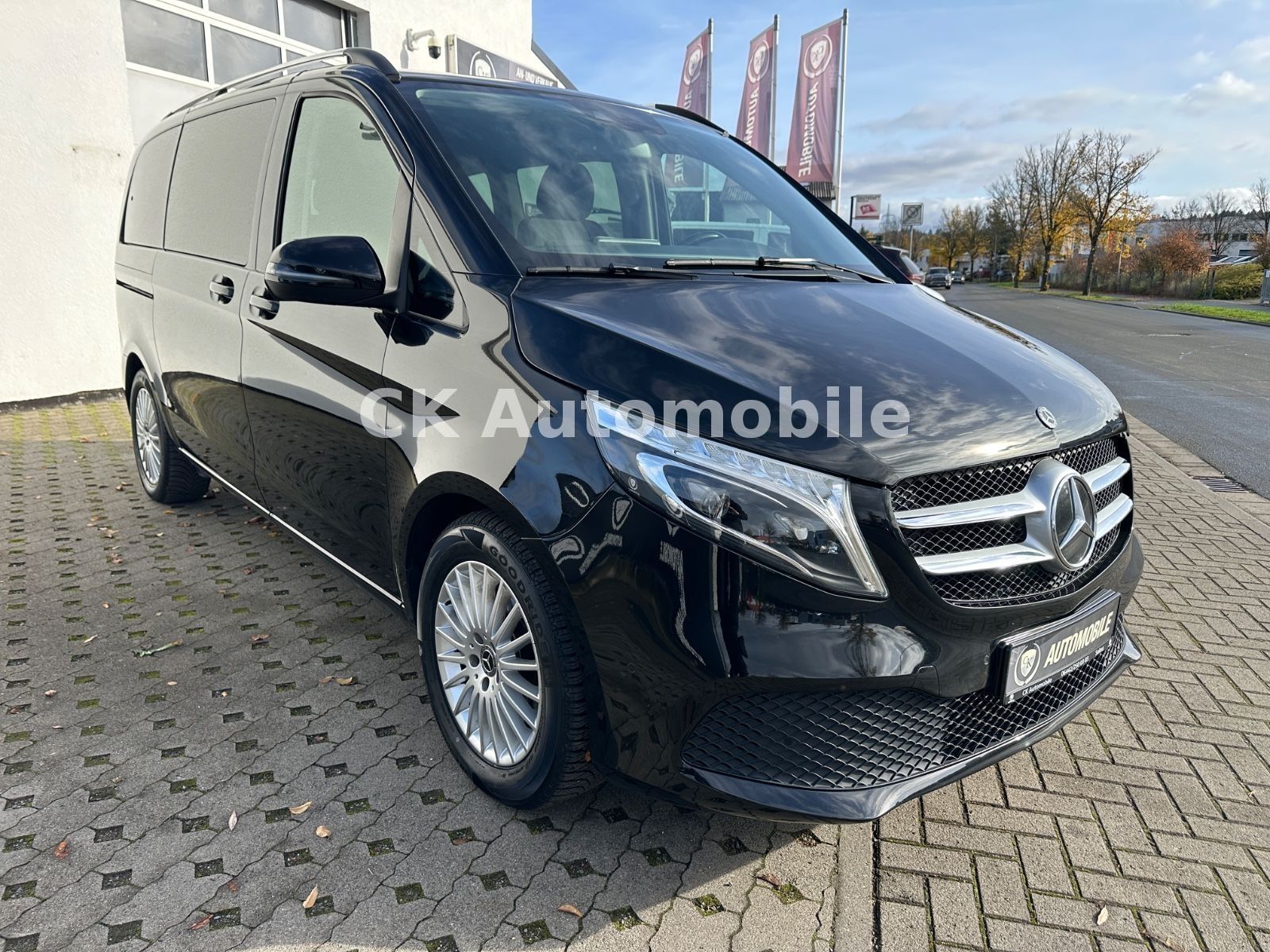 Fahrzeugabbildung Mercedes-Benz V 300d EDITION Kompakt/7 Sitze/Navi/LED/AHK