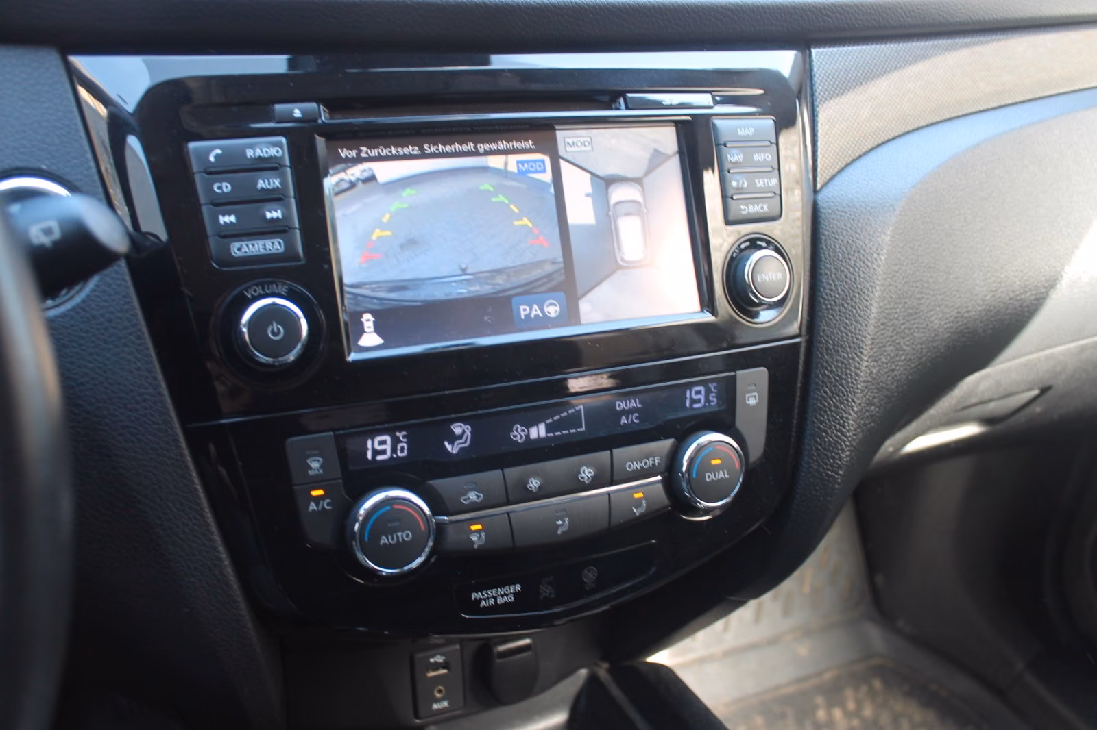 Nissan X-Trail 1.6 dCi Aut.*P-Dach*LED*AHK*Navi*360°