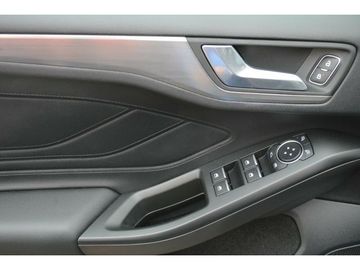 Fahrzeugabbildung Ford Focus 2,0L Titanium+KEYFREE+KAMERA+LED+TEMPOMAT+