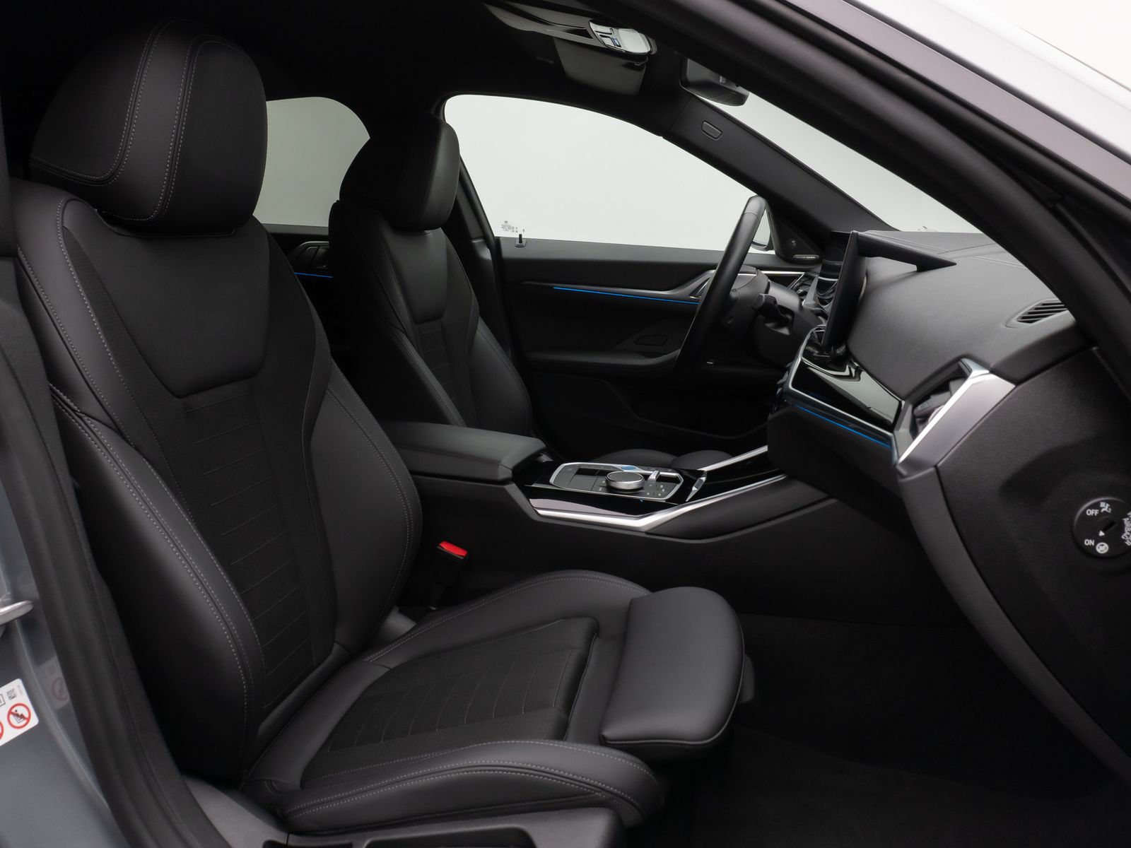 Fahrzeugabbildung BMW i4 eD40 Gran Coupé Kamera DAB H/K PDC Sport