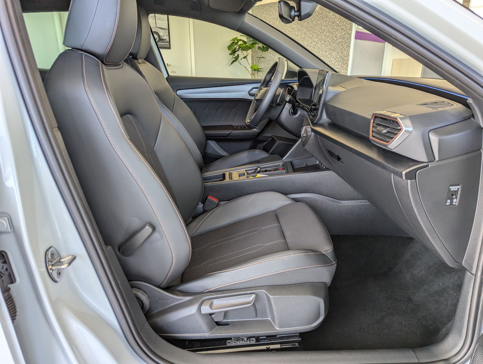 Fahrzeugabbildung CUPRA Leon 1.5 TSI DSG ACC Full-Link Matrix Navi Cam