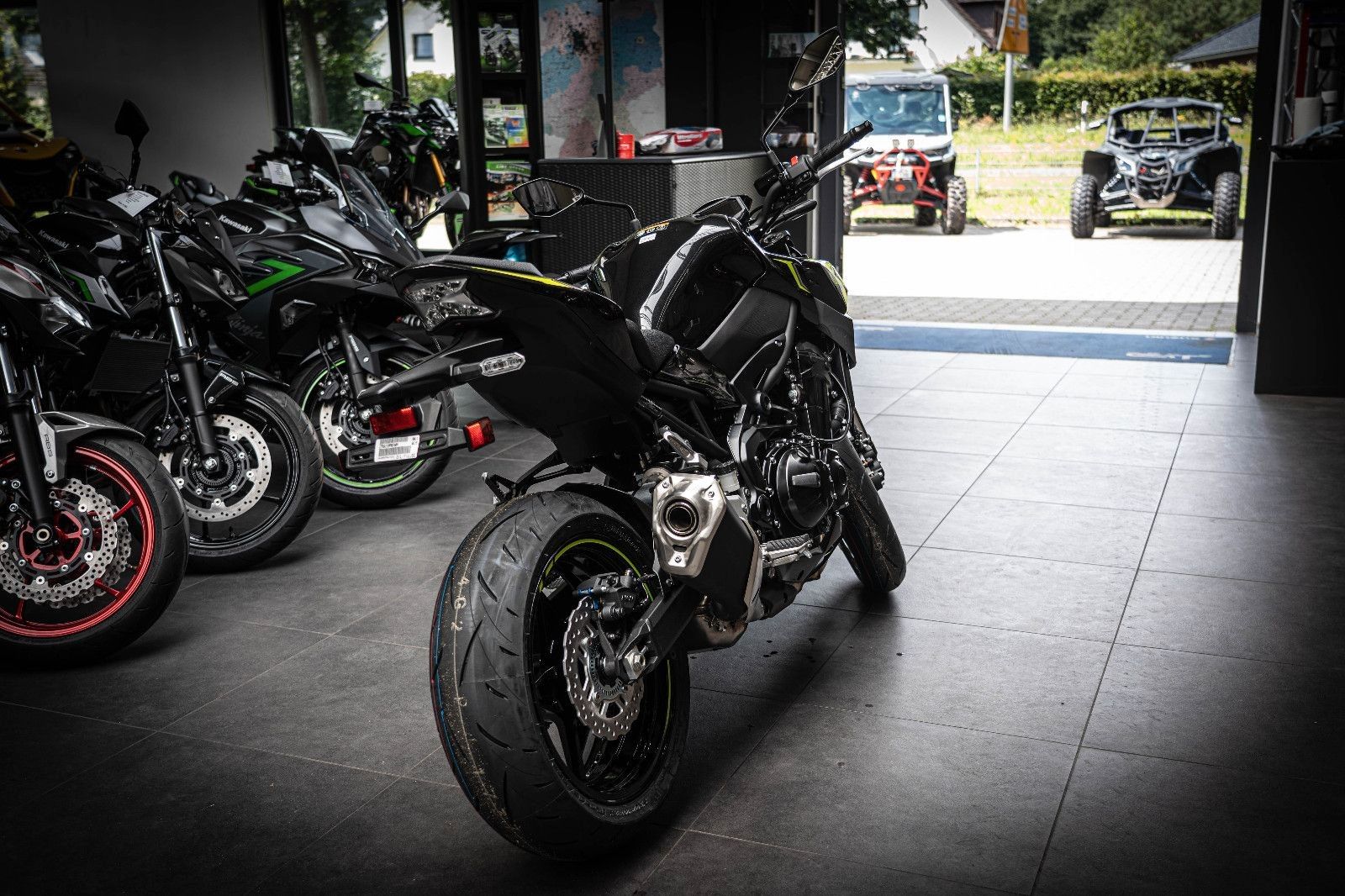 Fahrzeugabbildung Kawasaki Z900 2024 4 Jahre Garantie 70KW