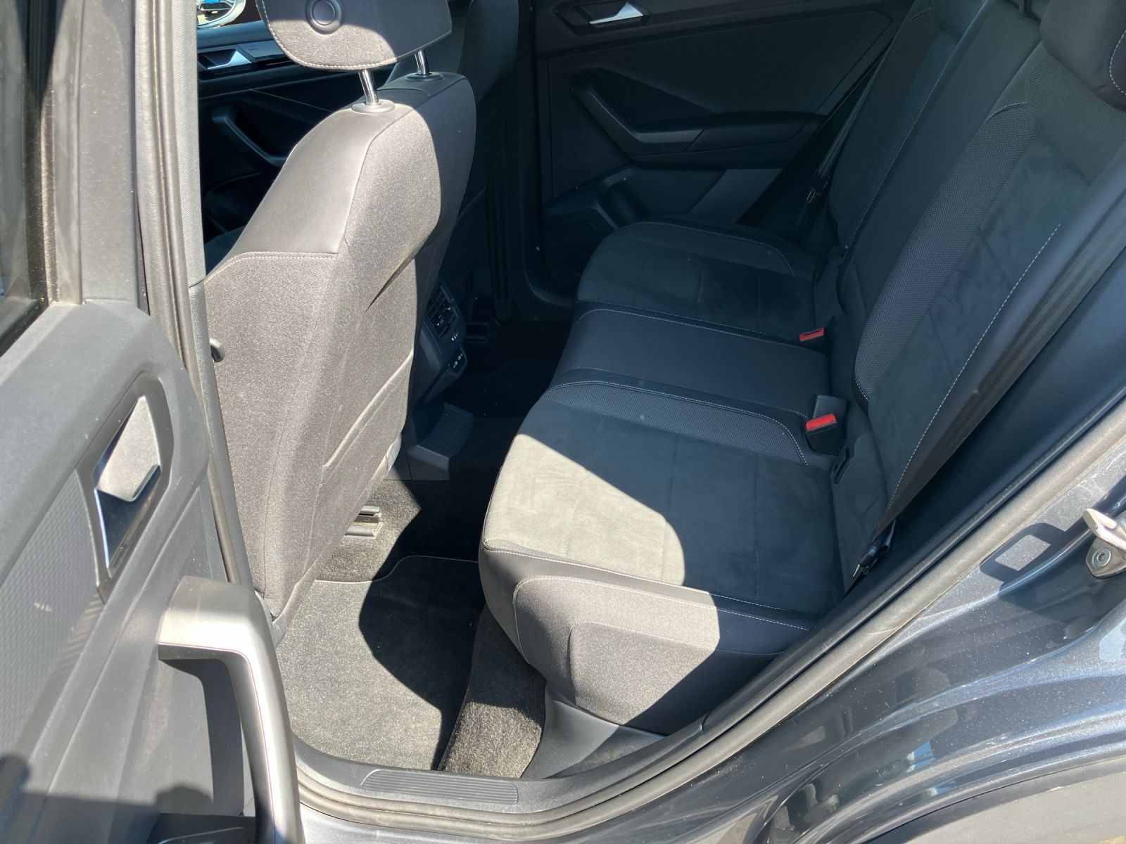 Fahrzeugabbildung Volkswagen T-Roc R-Line Matrix Navi ACC AHK SHZ