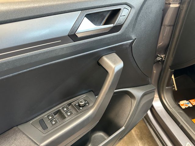 MYAUTOCENTER – Gebraucht- und Jahreswagen mit Werkstattservice in Pfaffenhofen Volkswagen T-Roc *R-Line* Spurhalte*Lenkradheizung*2-Zonen*