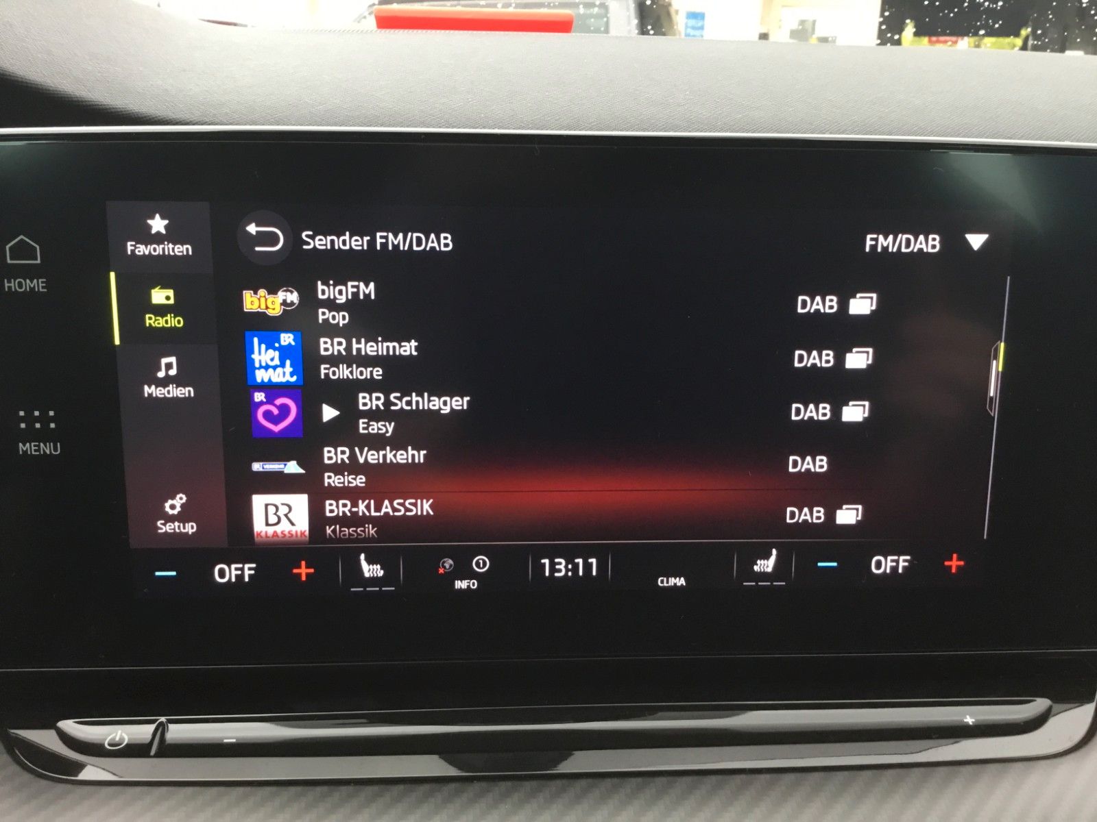 Fahrzeugabbildung SKODA Octavia 2.0TSI DSG RS Combi+AHK+Standheizung+19"