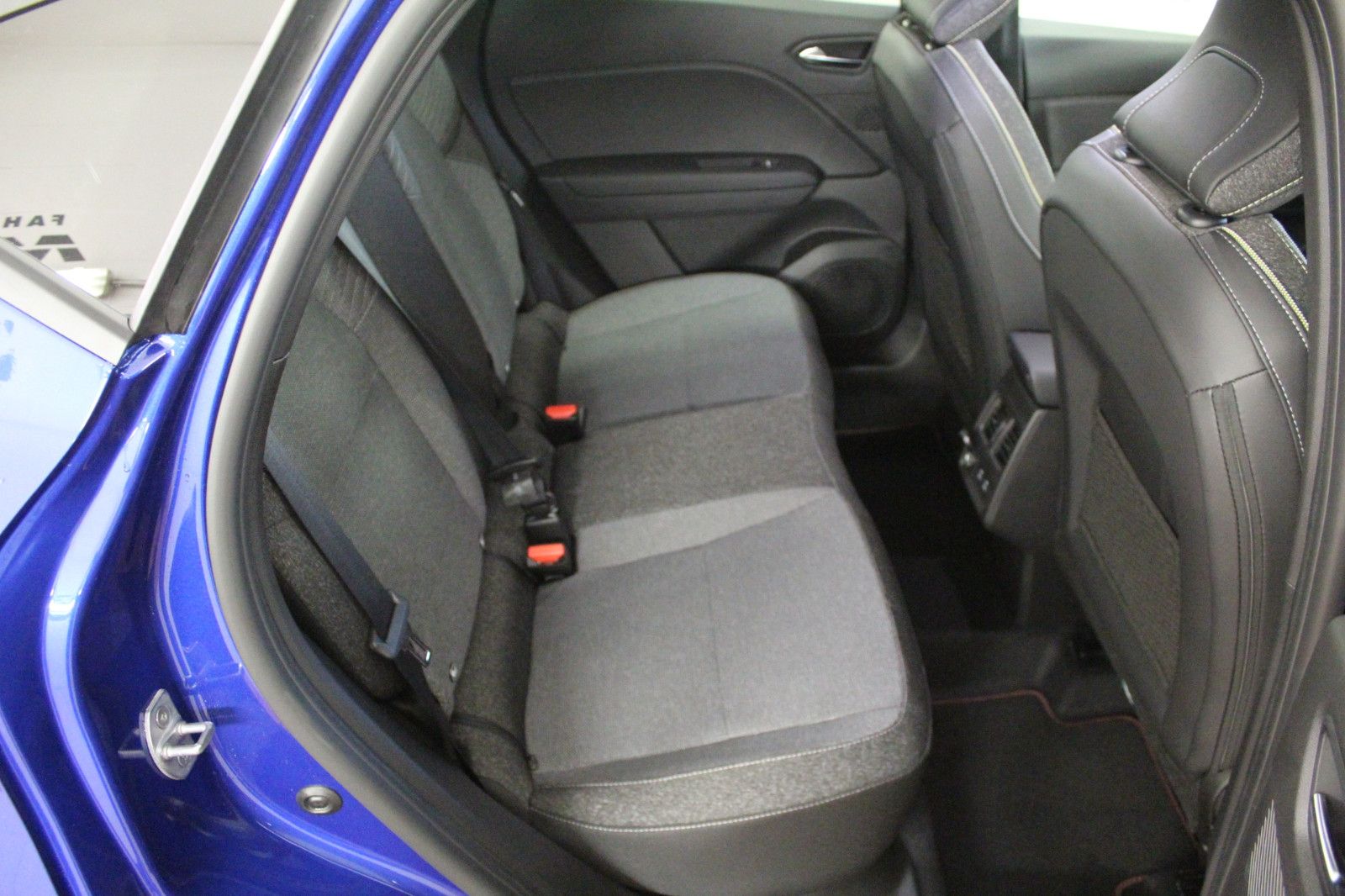 Fahrzeugabbildung Renault Captur TCe 115 KISS Sondermodell *Winter-Pak*Nav