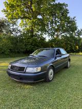 Audi 100 - blaue Audi 100