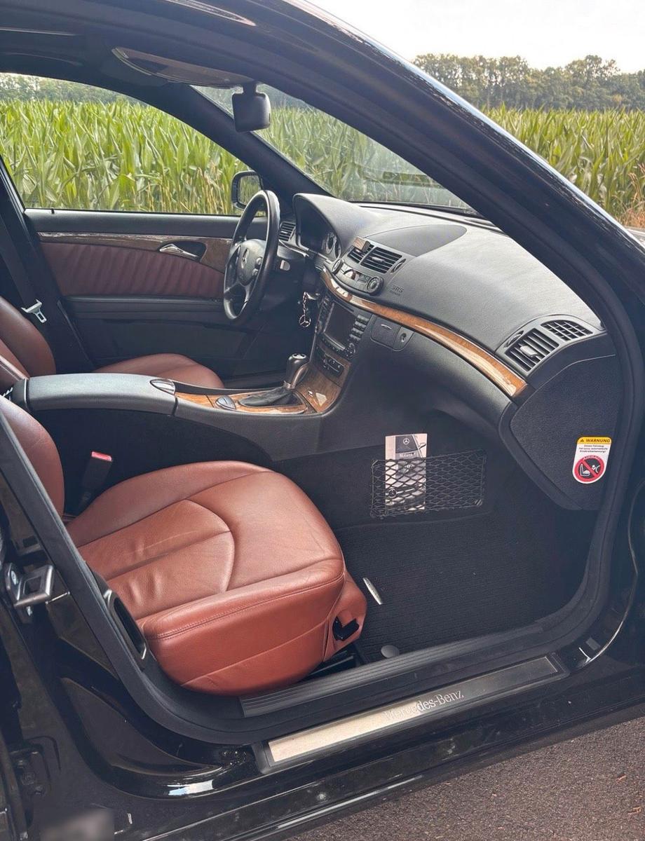 Mercedes-Benz E220 2006 — photo 14