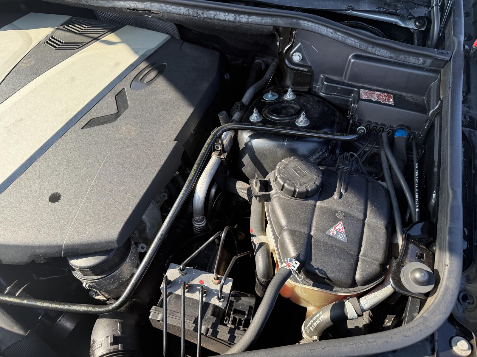Mercedes-Benz ML300 2011 — photo 20