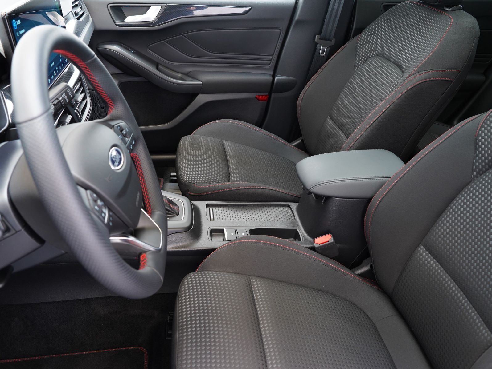Fahrzeugabbildung Ford Focus Turnier ST-Line X 1.0 EcoBoost PANO