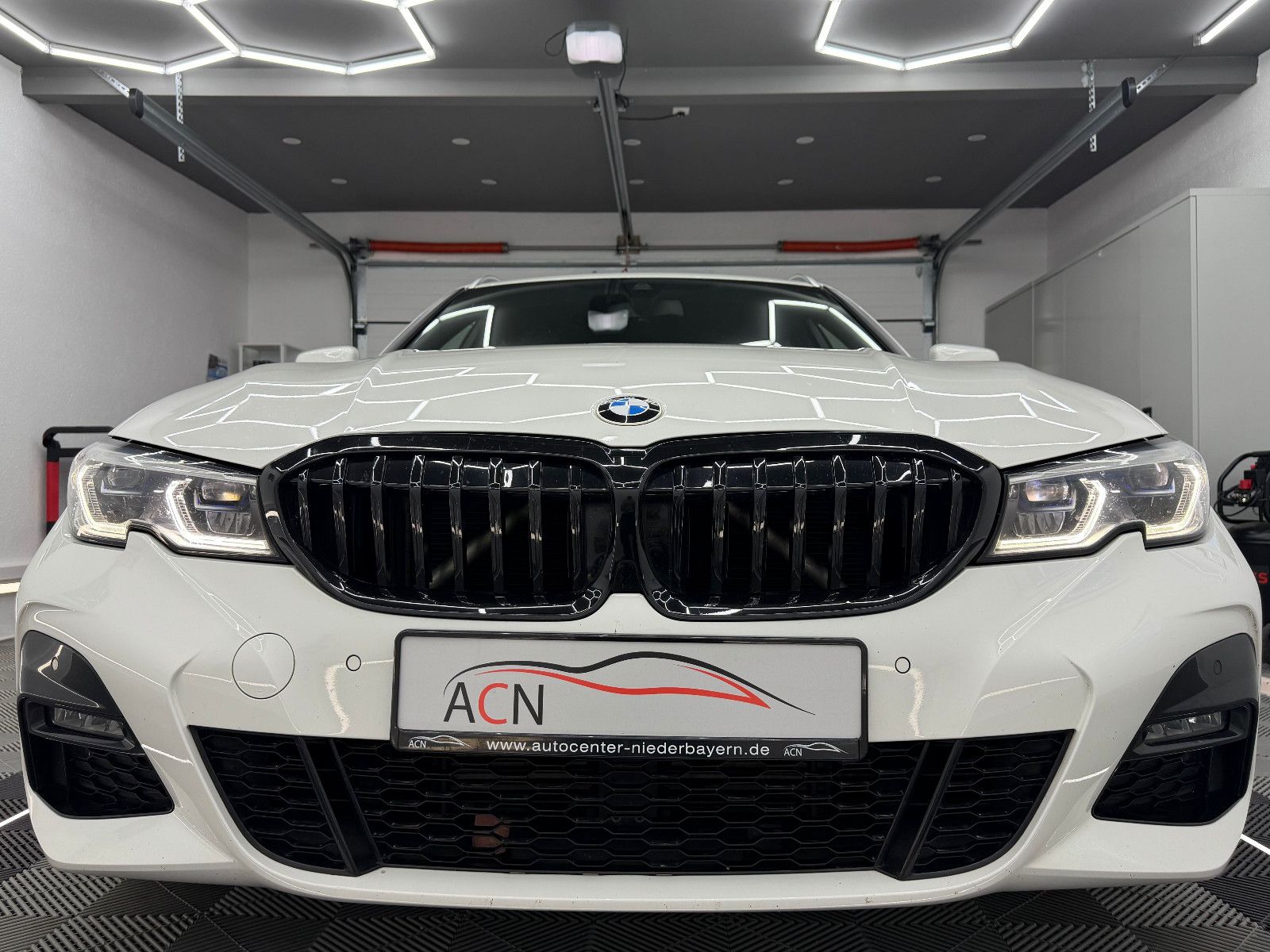 Fahrzeugabbildung BMW 320 d M SPORT/LIVE COCKPIT/MEMORY/HuD/AHK/LASER