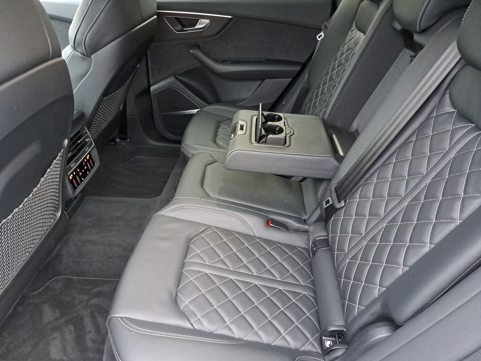 Audi SQ8 - Bild 12