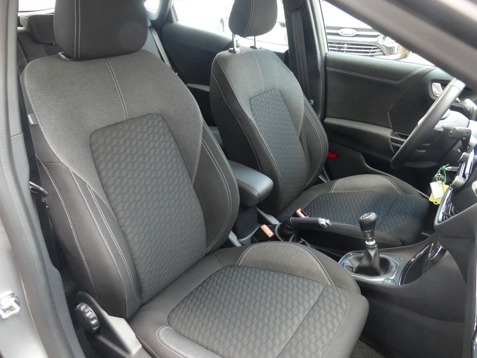 Fahrzeugabbildung Ford Puma Titanium