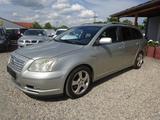 Toyota Avensis Combi Sol 2.0-l-D-4D - Toyota Avensis aus 2005 mit Diesel-Antrieb