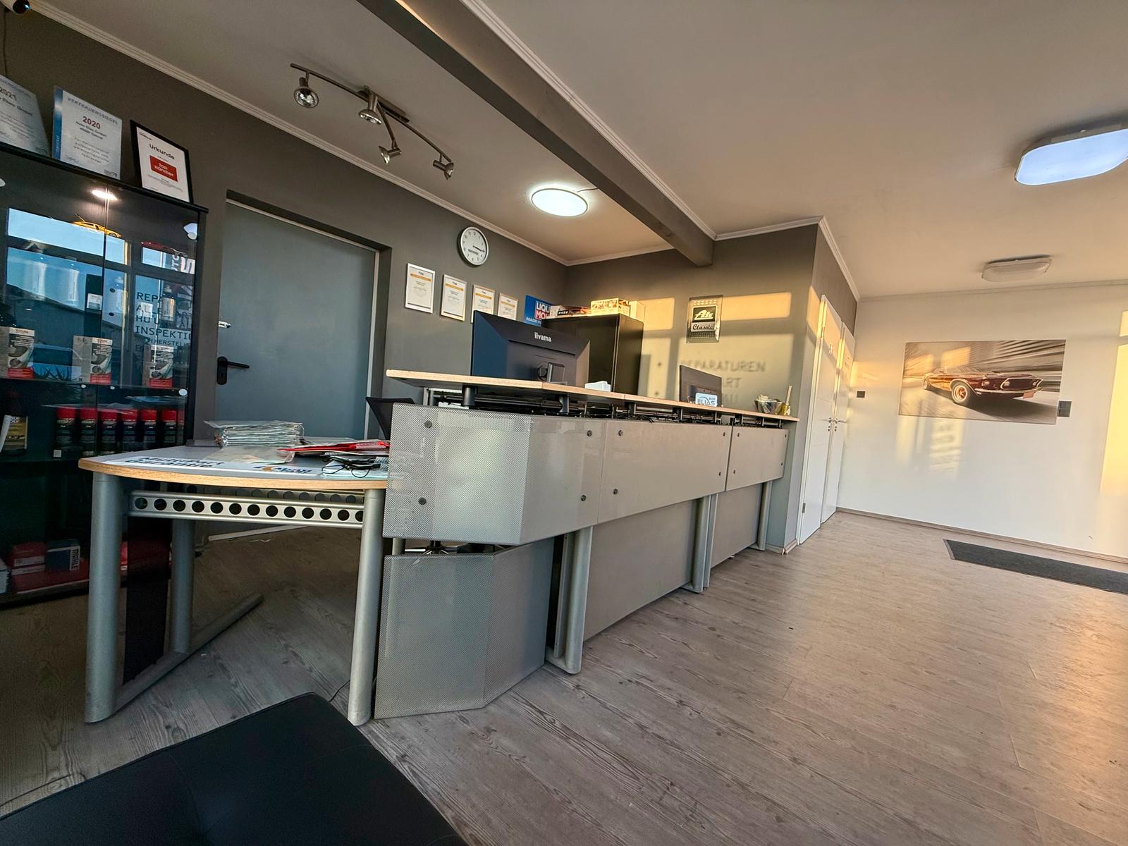 showroom-image-bottom