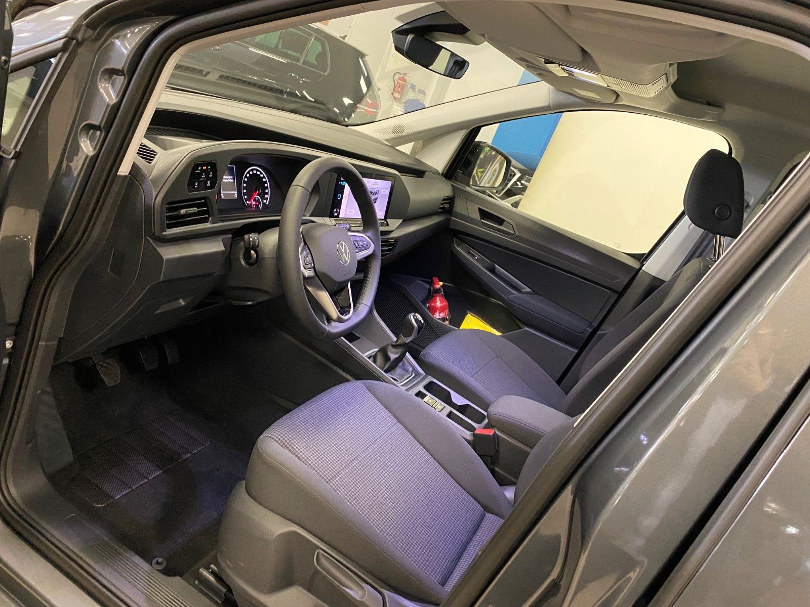 Fahrzeugabbildung Volkswagen CADDY KOMBI MAXI 1.5 TSI+ACC+NAVI+7 SITZER+PDC++