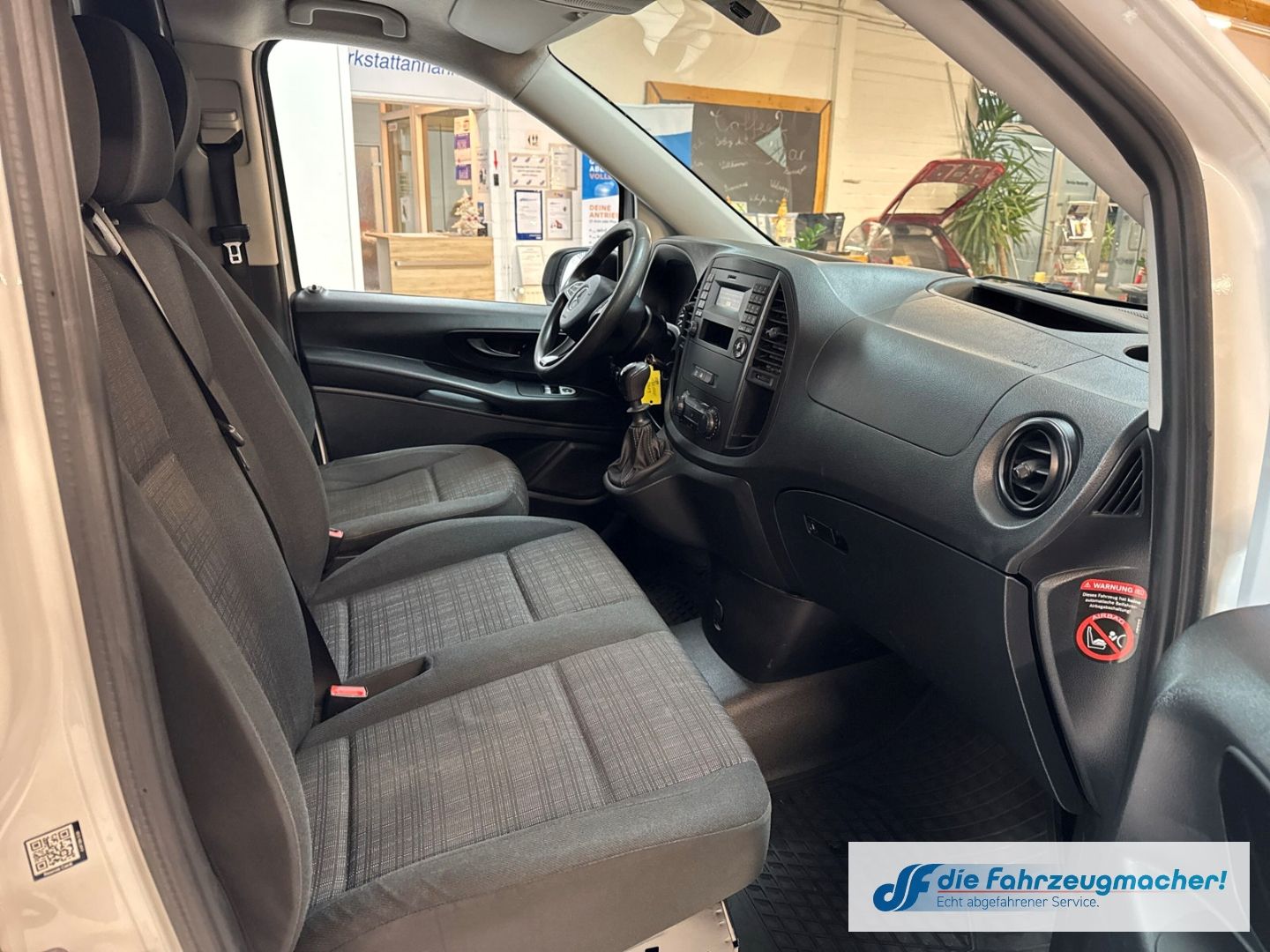 Fahrzeugabbildung Mercedes-Benz Vito Kasten 114 CDI BT RWD extralang AHK Parkle