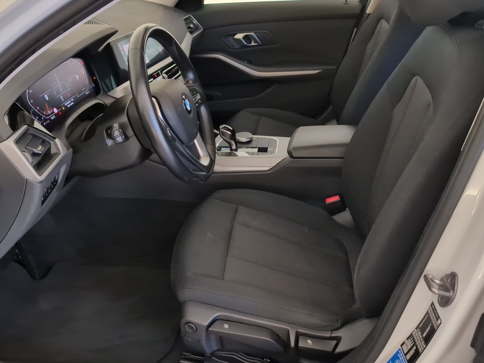 BMW 318d Touring Navi/LED/AHK/RFK/DAB/SLI/MFL Navi/L imagem 3