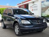 Mercedes-Benz ML 320 Aut. LEDER/SCHIEBEDACH/KLIMA/SHZ/AHK/BT - Mercedes-Benz ML 320 mit Benzin-Antrieb