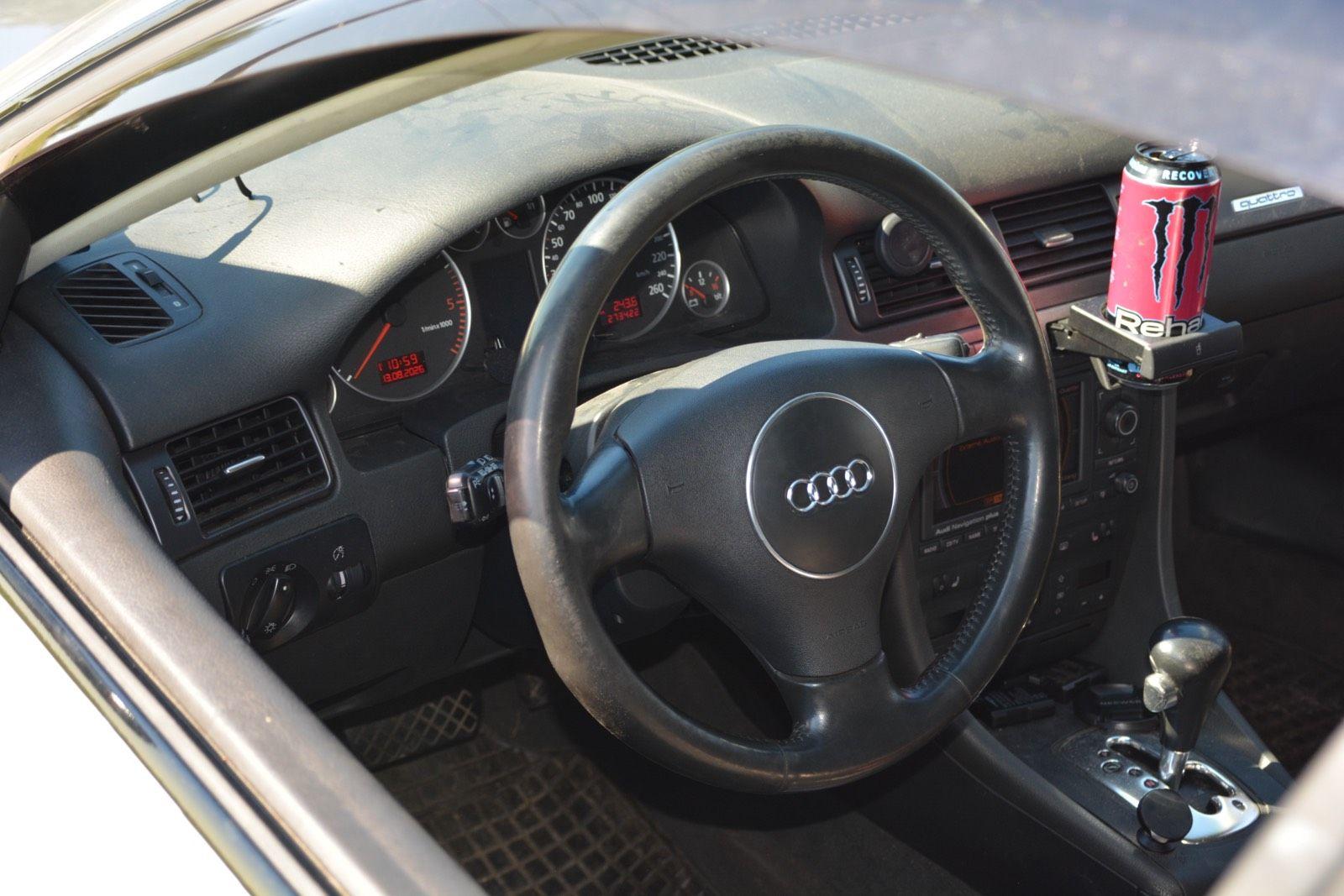 Audi  2005 — interior