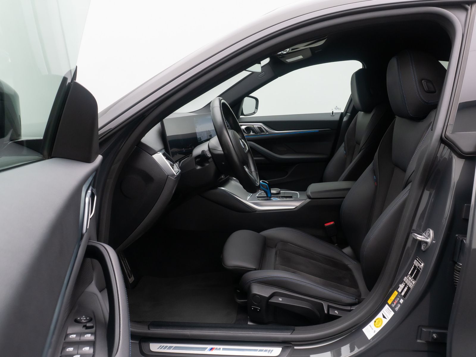 Fahrzeugabbildung BMW i4 eD35 M Sport GC Kamera DAB Widscreen 19Zoll