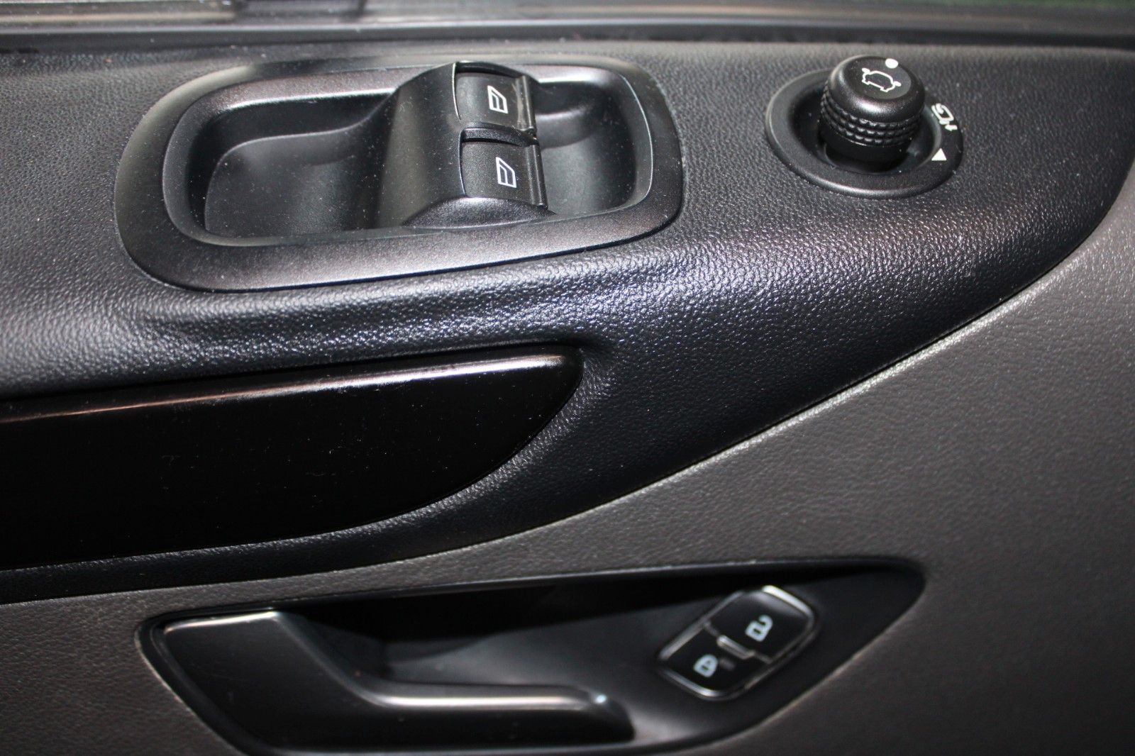 Fahrzeugabbildung Ford Transit Custom Aut. LIMITED L2 AC AHK SHZ Regale