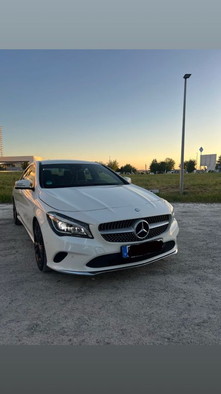Image of Mercedes-Benz CLA 200