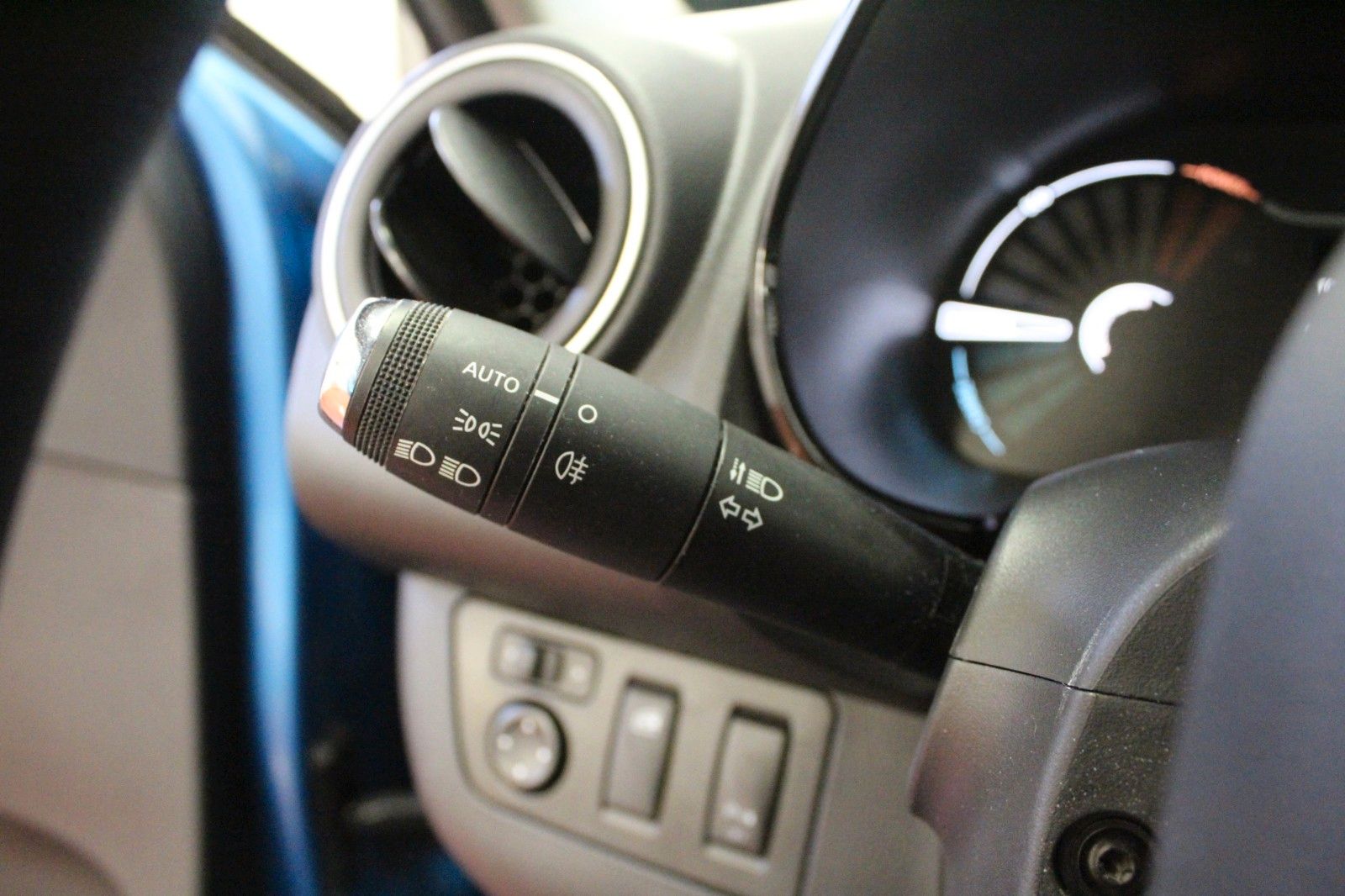 Fahrzeugabbildung Dacia Spring 45 Electric Expression MediaNav CCS