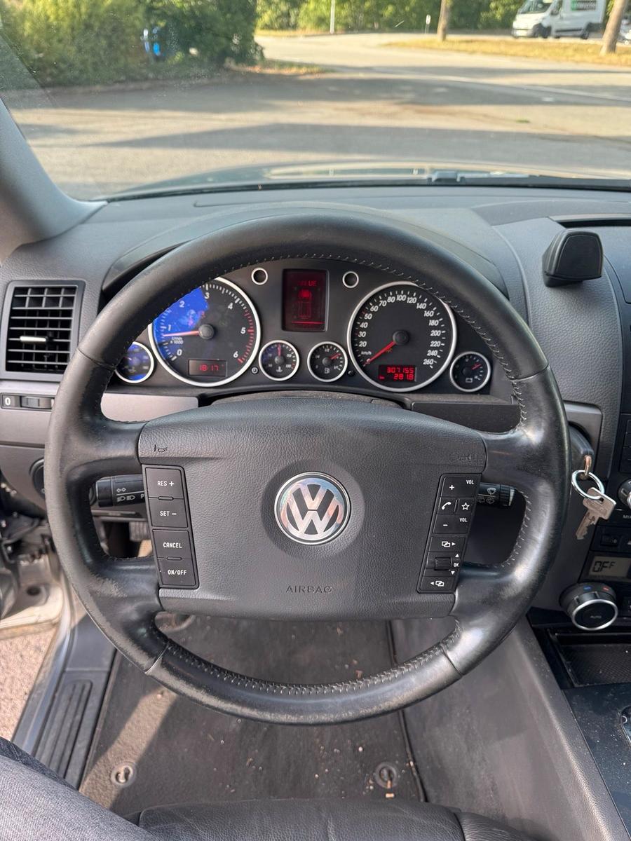 Volkswagen Touareg 2005 — photo 13