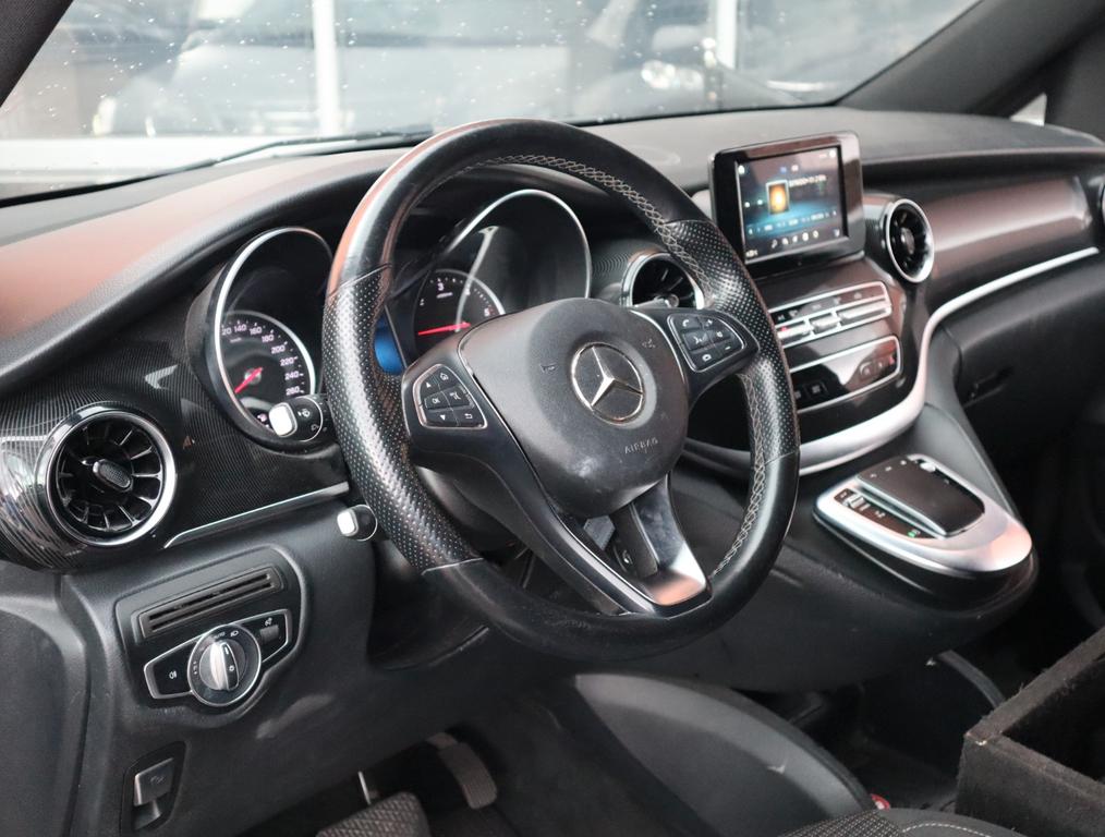 Mercedes-Benz V 220