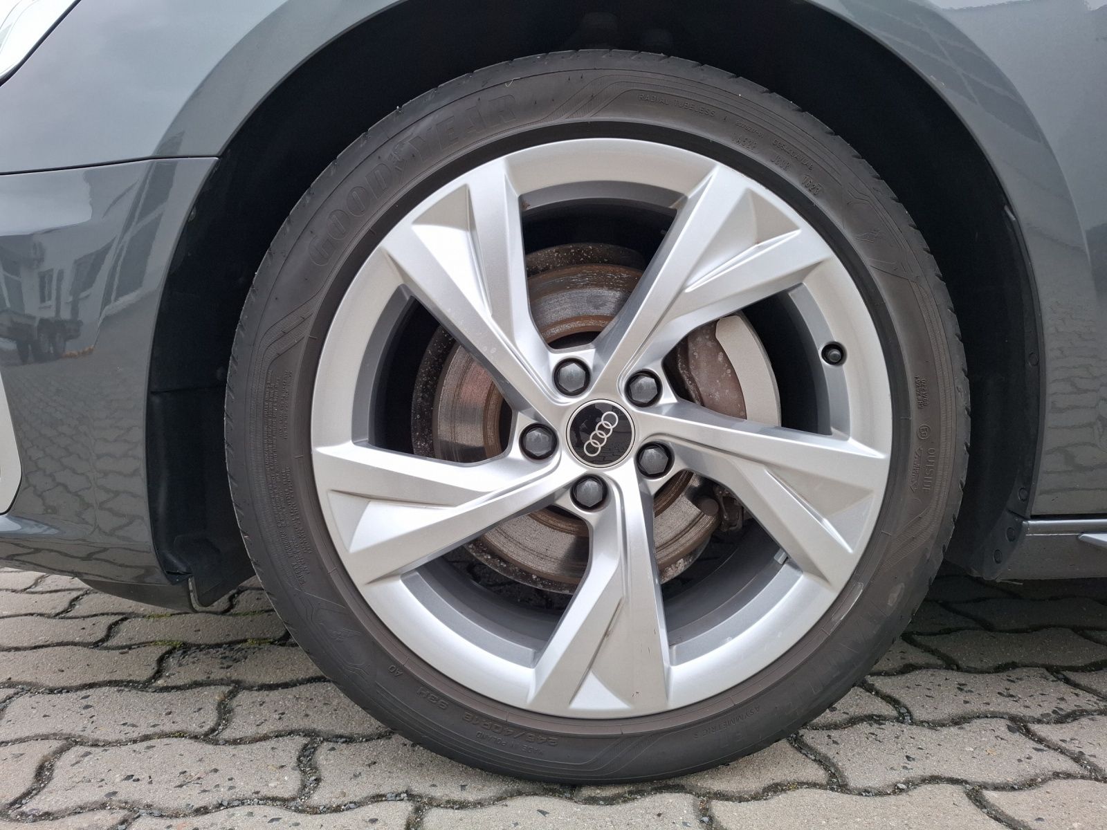 Fahrzeugabbildung Audi A4 Avant 40 TFSI S-tronic S-line LED AVC Navi