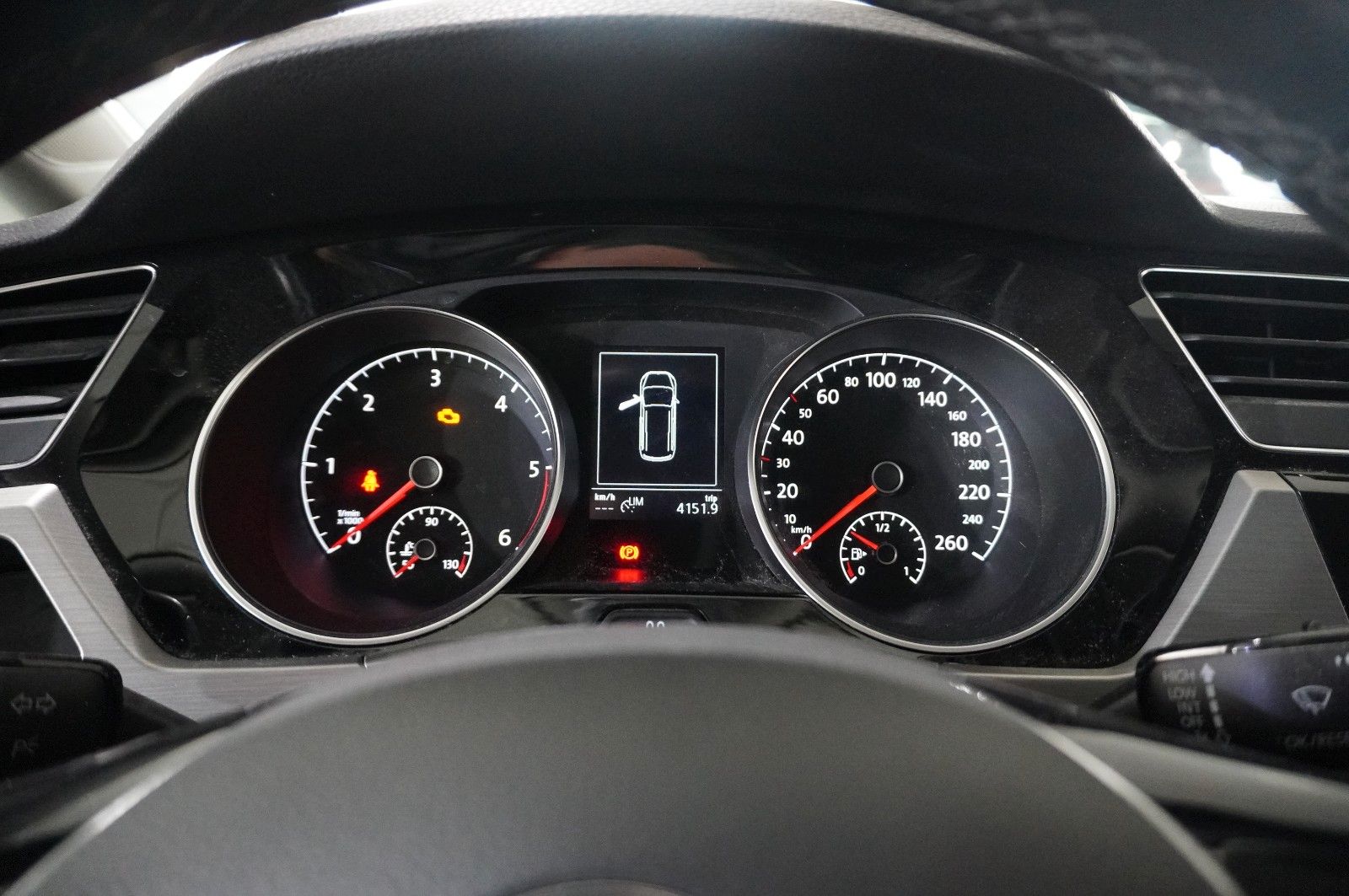 Fahrzeugabbildung Volkswagen Touran 2.0 TDI COMFORTLINE KLIMA/PDC/USB/ALU/BT