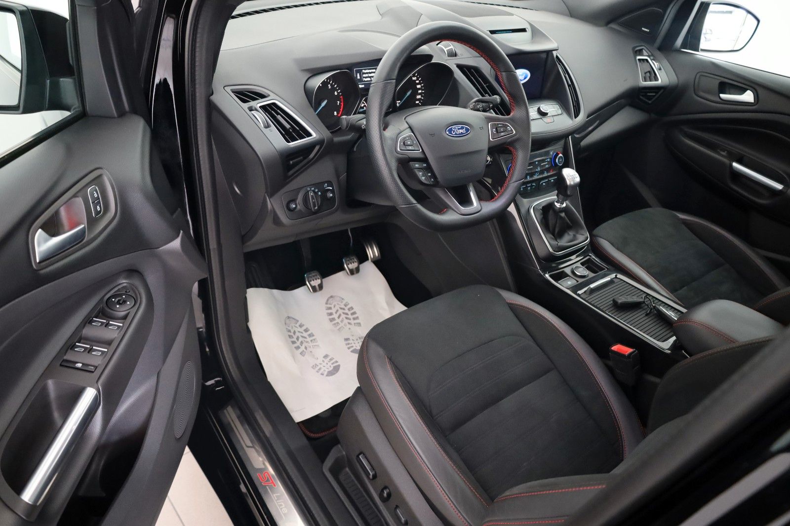 Fahrzeugabbildung Ford Kuga ST-Line T.Leder,Navi,Panorama,Kamera,SH,AHK