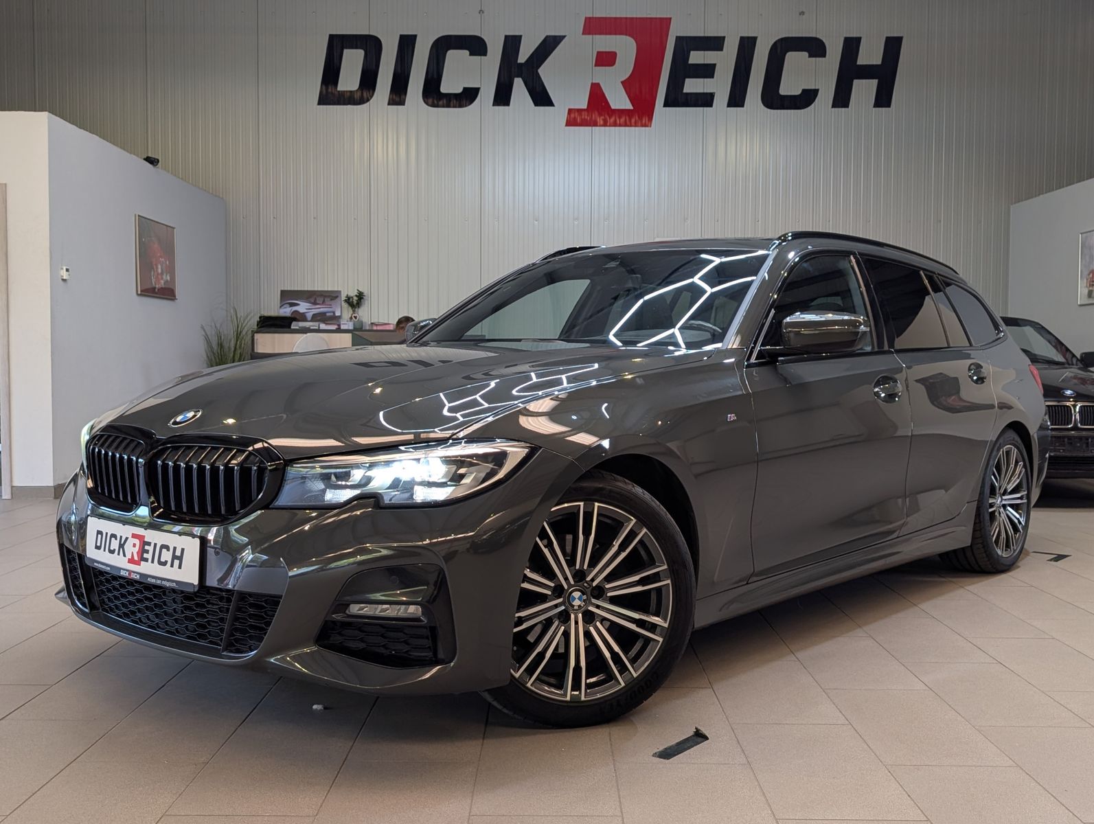 Fahrzeugabbildung BMW 320 i M Sport Navi Shadow*HUD*LED*TEMPO*PANO*AHK
