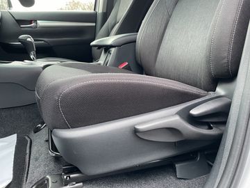 Toyota Hilux 2.4D 4x4 Double Cab Comfort *2xPDC*CAM*SHZ