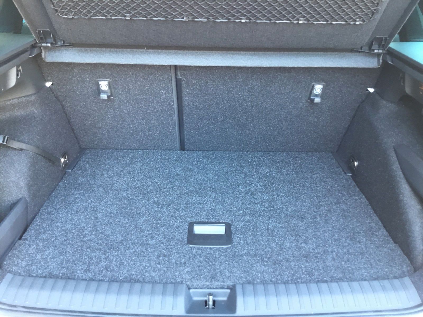 Fahrzeugabbildung SKODA Kamiq 1.5 TSI DSG Monte Carlo+AHK+Navi+Kamera