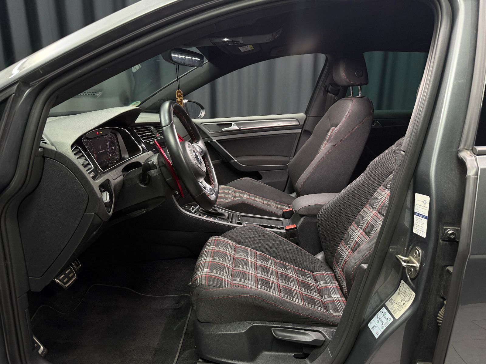 Fahrzeugabbildung Volkswagen Golf VII GTI Performance |APR|DSG|LED|MAXTON