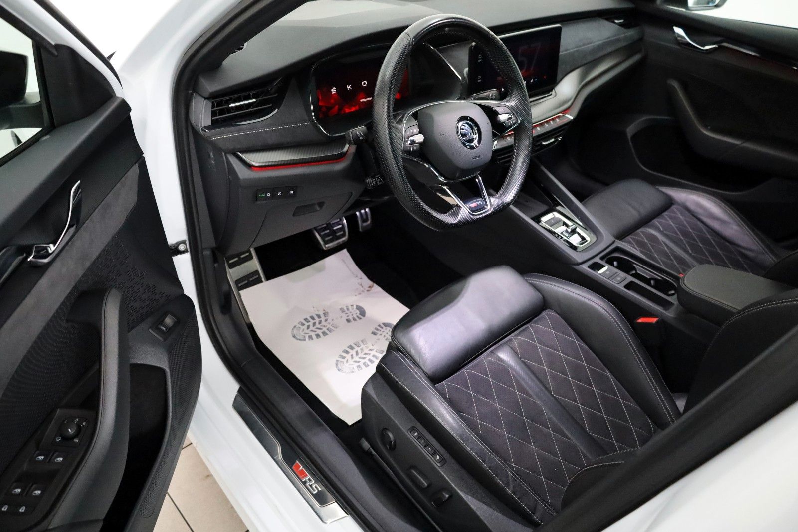 Fahrzeugabbildung SKODA Octavia Lim. RS T.Leder,Navi,LED,ACC,Massage,SH