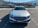 Mercedes-Benz E 200 d T Autom. - - Mercedes-Benz E 200 mit Diesel-Antrieb: Kombi, Automatik