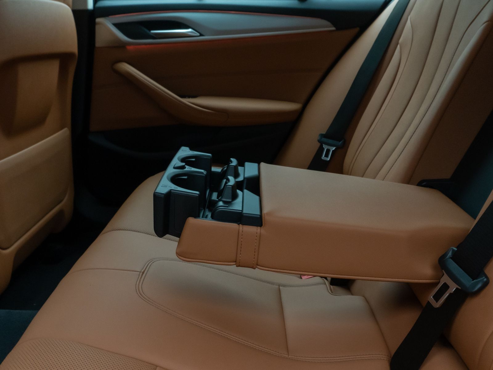 Fahrzeugabbildung BMW 540i xD Laser HUD DAB HiFi AHK Komfort Alarm