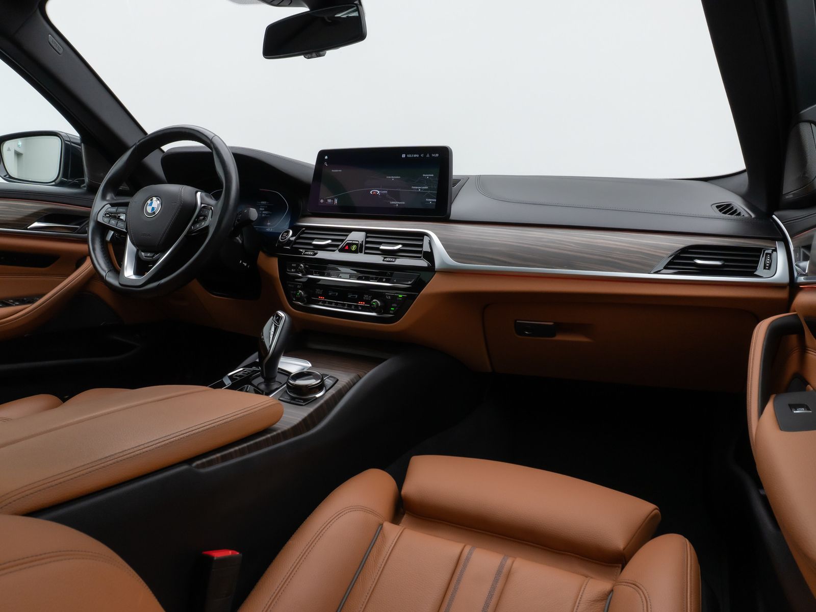 Fahrzeugabbildung BMW 540d xD Kamera Glasdach Laser HUD DAB H/K AHK